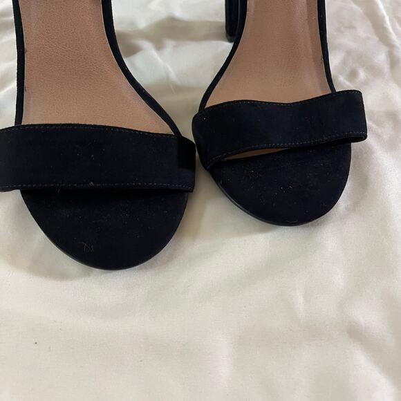 Torrid Black Faux Suede Open Toe Chunky Heel Sandal Size 9 Wide - Picture 2 of 8